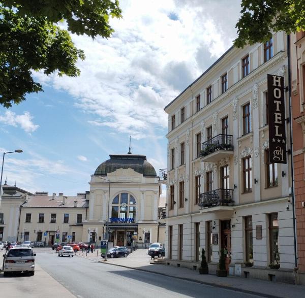 Na fotografii je vidět objekt Hotel Gal nacházející se ve městě Tarnów.