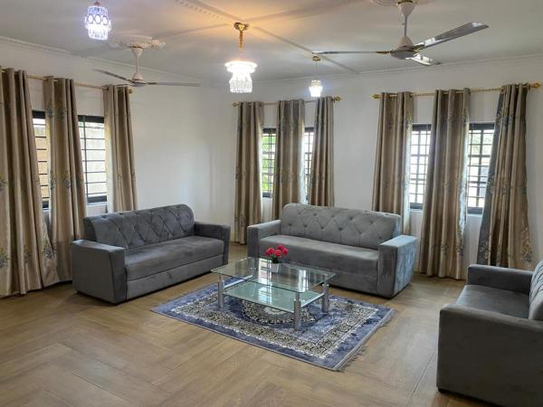 På bildet vises objektet Joemat Lodge som ligger i byen Ashonman.