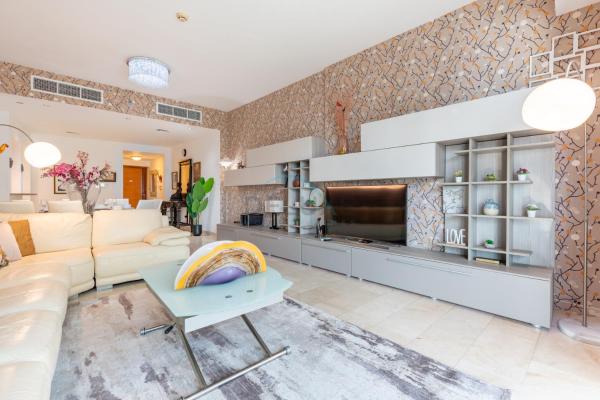 På billedet ses objektet Few Metres from Marina Beach, Arabian Gulf Views - Trident Grand Residences, Dubai Marina by Deluxe Holiday Homes beliggende i byen Dubai.