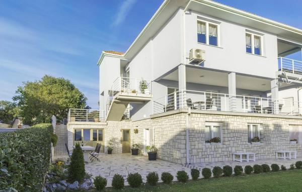1 Bedroom Beautiful Apartment In Novi Vinodolski - Klenovica