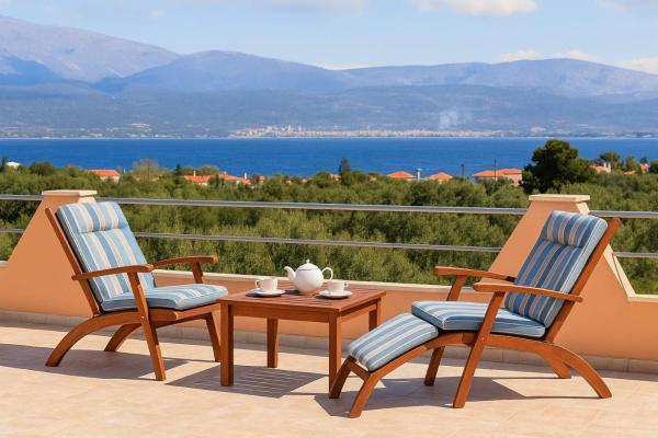 A la foto es mostra l'objecte GrandVillle Cottage Escape with Breathtaking Views situat a la ciutat de Athíkia.