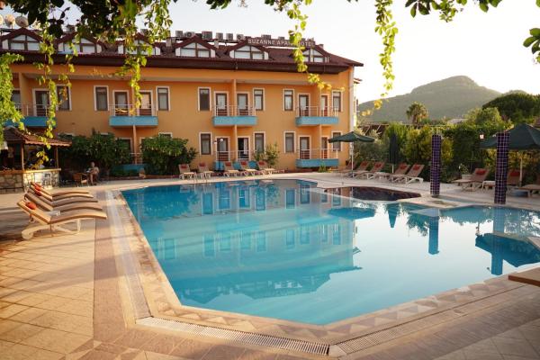 På billedet ses objektet Suzanne Hotel & Restaurant beliggende i byen Fethiye.