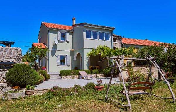 På billedet ses objektet Gorgeous Home In Punta Kriza With Wifi beliggende i byen Punta Križa.