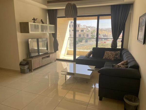 På billedet ses objektet Abdoun is comfortable accommodation and an exceptional location close to the mall beliggende i byen Amman.