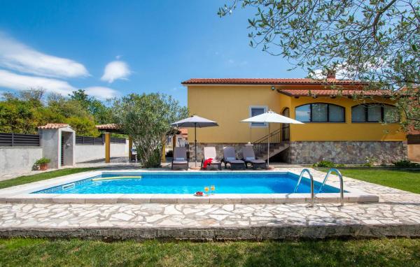 Awesome Home In Svetvincenat - Bale
