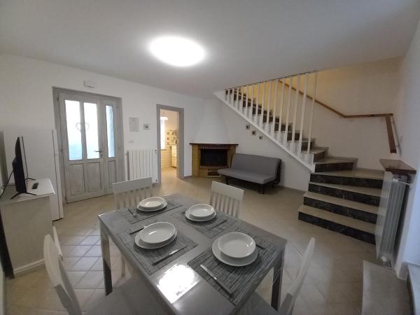 The photo shows the Casa Puntin located in the city of San Lorenzo.