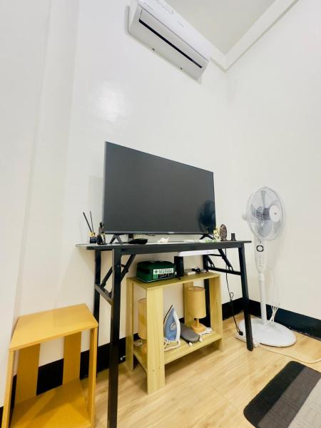 A la foto es mostra l'objecte Travellers Lodge situat a la ciutat de Sampong.