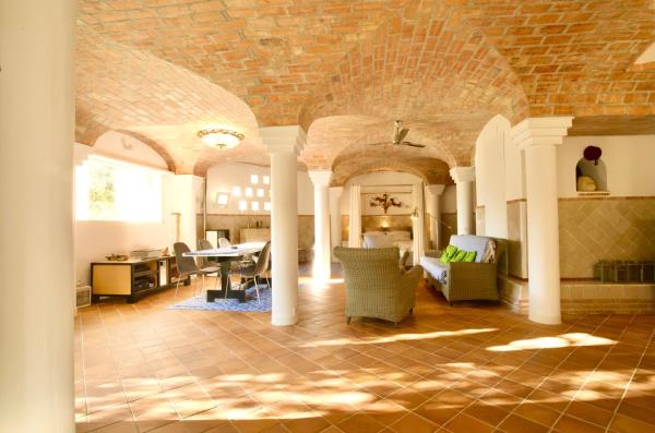 En la foto se muestra el objeto Melegis 1-Bed Cottage Sleeps 2 Pool & Garden ubicado en la ciudad de Melegís.
