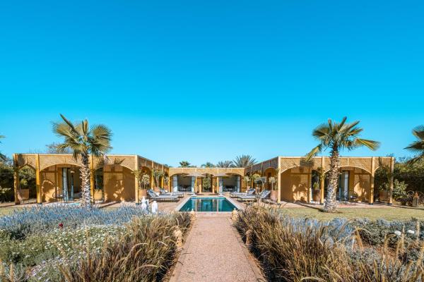 På billedet ses objektet Villa Naël Marrakech beliggende i byen Amezrou.
