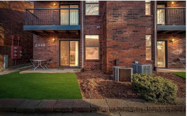 Op de foto is het object Property near to Airport and Free Parking te zien, gelegen in de stad Ascalon.