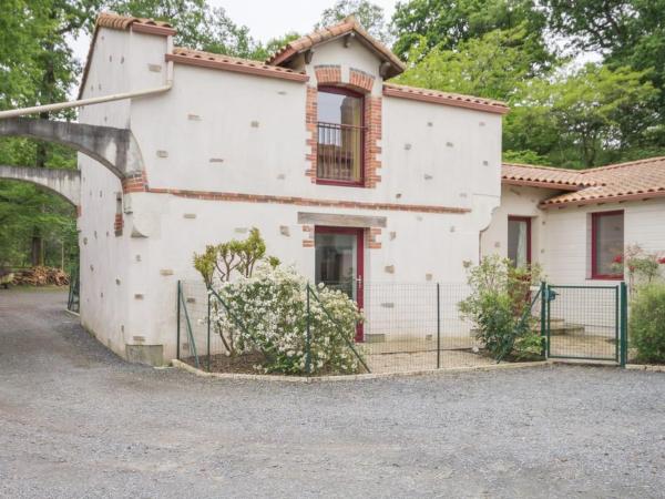 A la foto es mostra l'objecte Gîte familial en forêt avec jardin clos, à 15 km de Nantes, équipements complets pour un séjour idéal - FR-1-306-807 situat a la ciutat de Vertou.