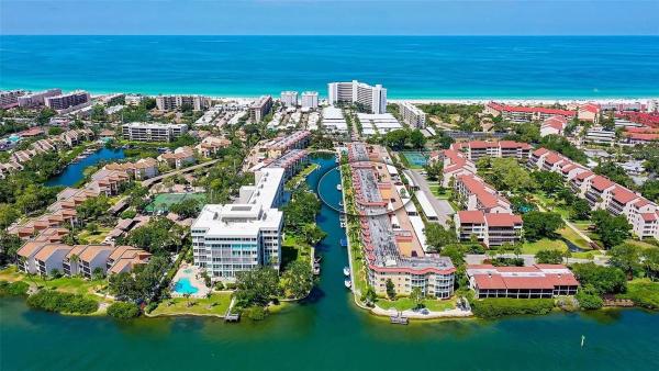 A la foto es mostra l'objecte New Siesta Key Canal View situat a la ciutat de Siesta Key.