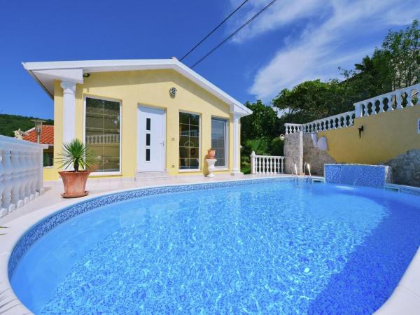 A la foto es mostra l'objecte Villa in Ripenda Kras with Pool and Sauna situat a la ciutat de Labin.