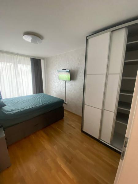 På bildet vises objektet Apartman T&T Tuzla som ligger i byen Crno Blato.