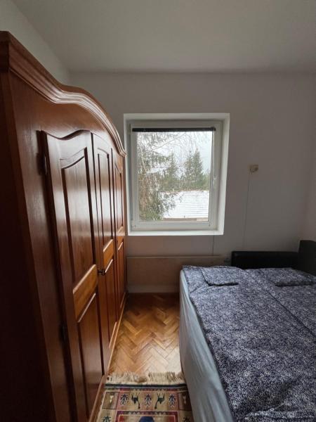 A la foto es mostra l'objecte Čaldov kutak situat a la ciutat de Čajetina.