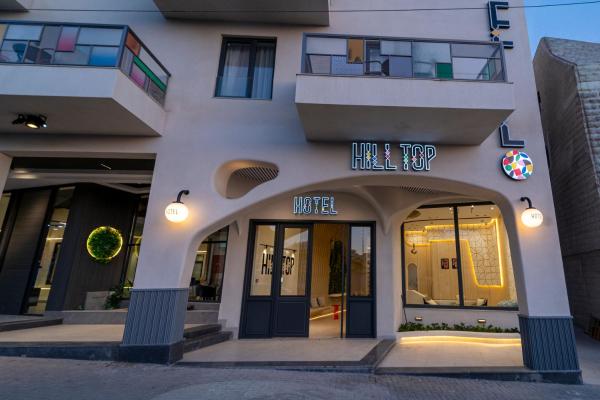 På bilden syns objektet Hill Top Hotel som ligger i staden Aqaba.
