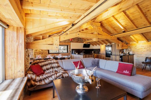 Na zdjęciu widoczny jest obiekt Le Refuge Cal Chalon , chalet de luxe au cœur du village położony w mieście Les Angles.