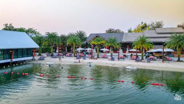 På bilden syns objektet 100 Rai Resort, 100 ไร่ รีสอร์ท som ligger i staden Ban Amphaeng.