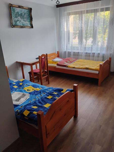 Na zdjęciu widoczny jest obiekt Zajazd U Cyngla położony w mieście Marki.