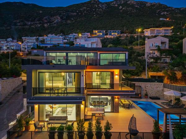 A la foto es mostra l'objecte LUX VILLA WITH SEAVİEW AND JACUZZI situat a la ciutat de Kas.