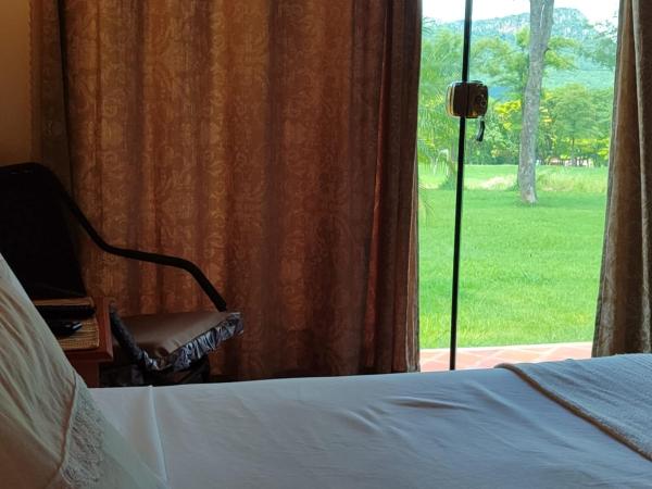 Na fotografii je vidět objekt Tower Suites nacházející se ve městě Yaguarón.