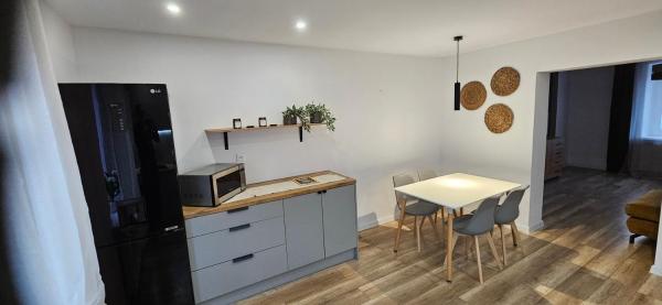 På billedet ses objektet Apartament Biały Kamień beliggende i byen Wałbrzych.