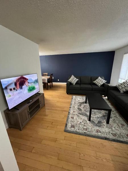 På billedet ses objektet Cozy Riverdale Home beliggende i byen Whitehorse.