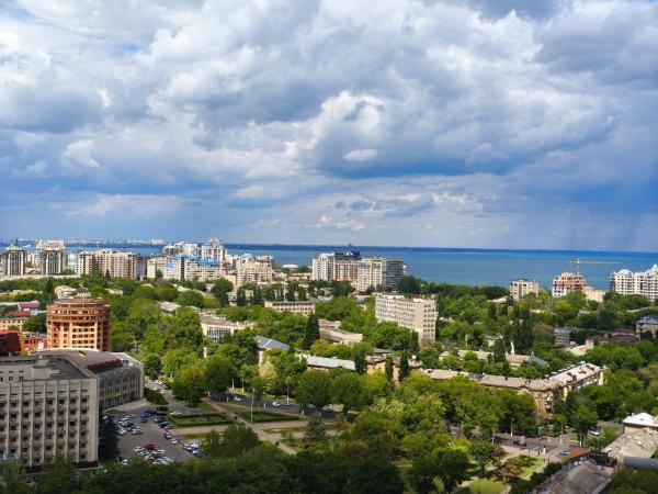 A la foto es mostra l'objecte Amazing city and sea view apartments situat a la ciutat de Odessa.