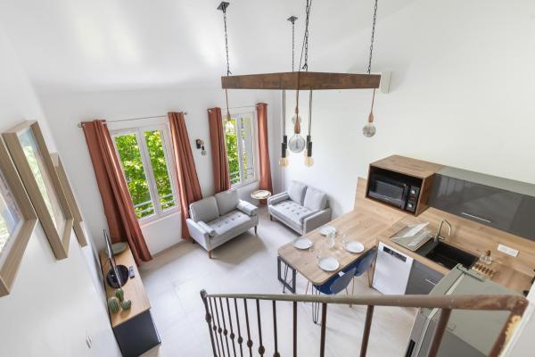 Na fotografii je vidět objekt Le Duplex des Ocres - 2 bedrooms - Air conditioning - WiFi nacházející se ve městě Apt.
