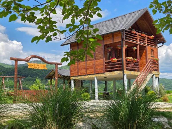 A la foto es mostra l'objecte Etno Kutak Purtić situat a la ciutat de Crnča.