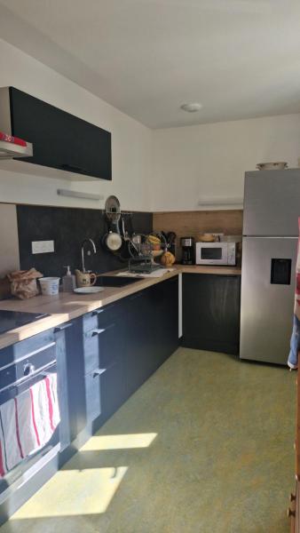 Na zdjęciu widoczny jest obiekt chambre 2 lits Le Toit Vert Maison Partagée położony w mieście Saint-Marcel.