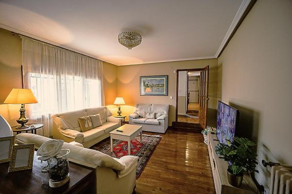 Na zdjęciu widoczny jest obiekt Legado de San Ignacio położony w mieście Fompedraza.