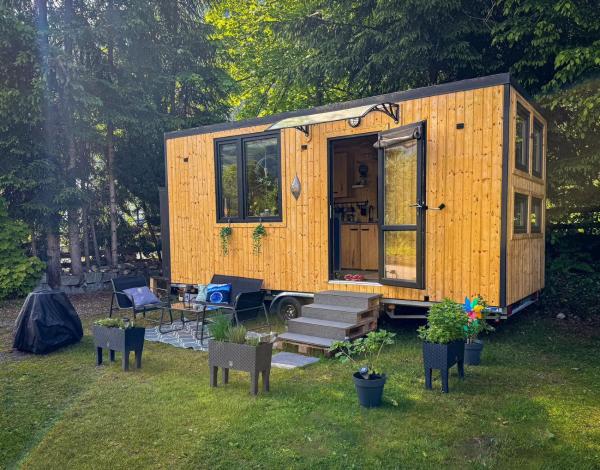 A la foto es mostra l'objecte Tiny house cozy retreat situat a la ciutat de Fanas.