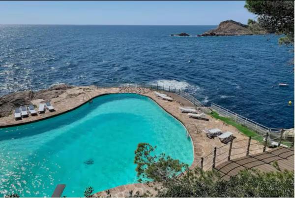På billedet ses objektet Apartamentos sobre el mar, Cap sa Sal, Begur beliggende i byen Begur.