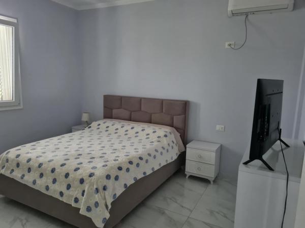 A la foto es mostra l'objecte Whole villa situat a la ciutat de Draç.