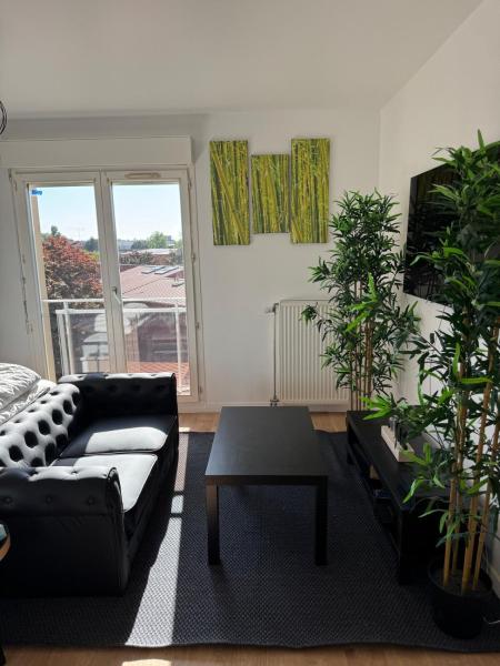 Στη φωτογραφία φαίνεται το αντικείμενο Home Nature et Design που βρίσκεται στην πόλη Evry-Courcouronnes.