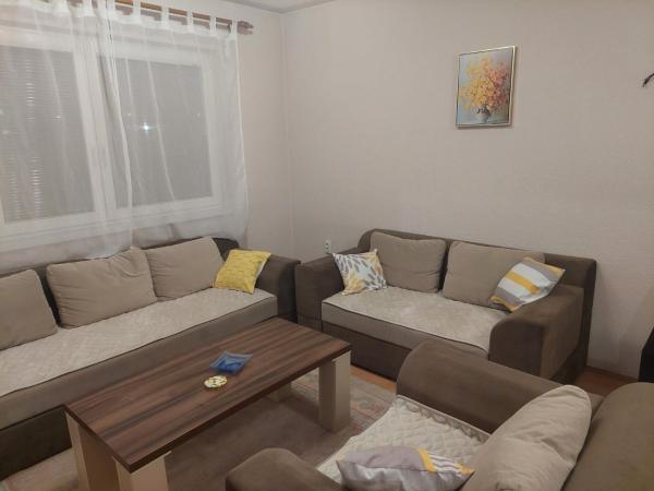 På bilden syns objektet Apartman 10 som ligger i staden Donji Svilaj.