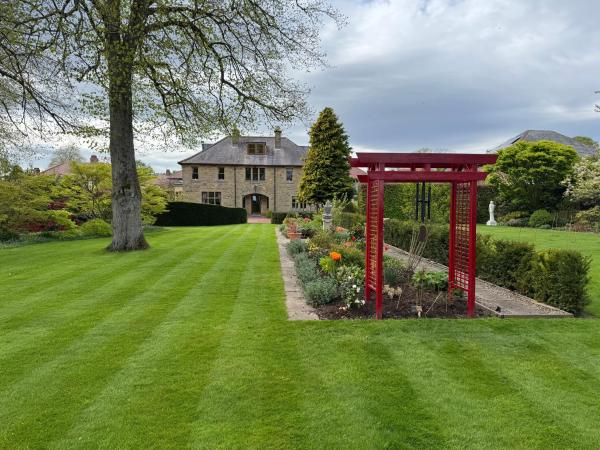A la foto es mostra l'objecte West Acre House situat a la ciutat de Alnwick.