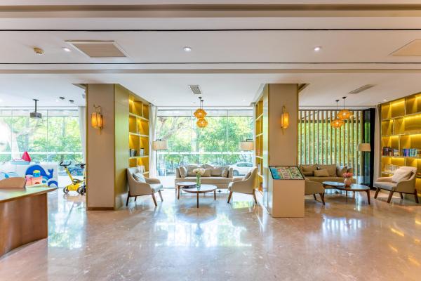 A la foto es mostra l'objecte Hangzhou West Lake Hubin Yintai Atour Hotel situat a la ciutat de Hangzhou.