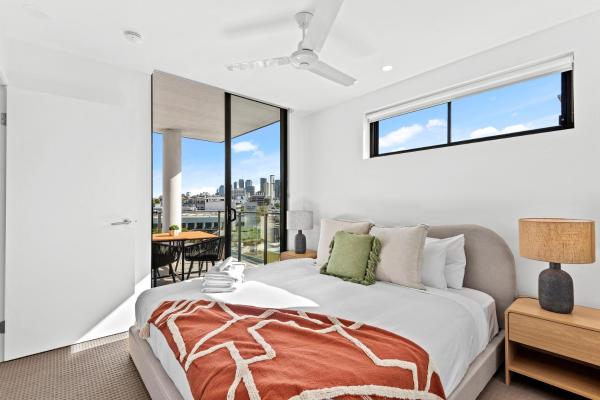 Foto 3: Spacious Apt with Stunning City Views and Car Park!