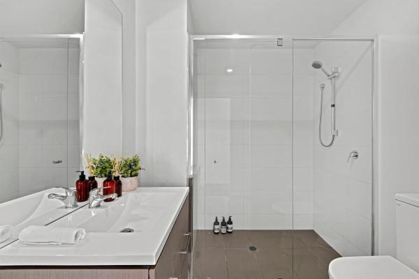 Foto 9: Spacious Apt with Stunning City Views and Car Park!