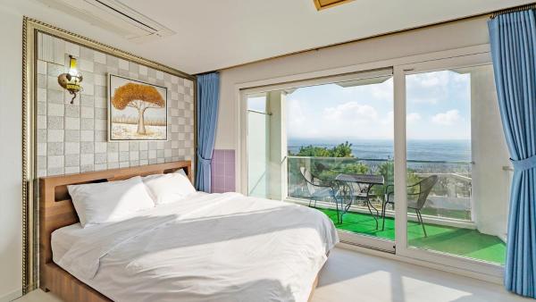 The photo shows the Propose 1st Pension Ganghwa located in the city of Punoridondae.