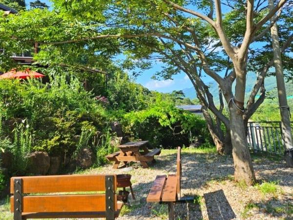 Nella foto è visibile l'oggetto Sancheong Jarak Ae Pension situato nella città di Hamyang.