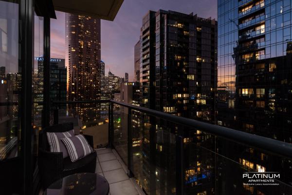 Platinum Luxury Stays The Grande Large 4 BRM 3 Bath Apt, Melbourne