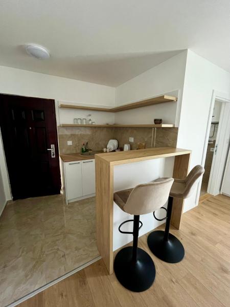 På billedet ses objektet Apartman Runway Rest beliggende i byen Surčin.