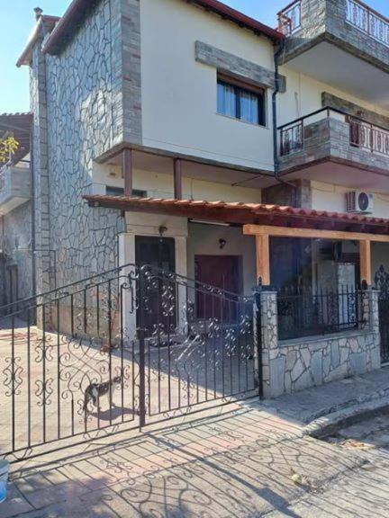 A la foto es mostra l'objecte Ferienwohnung bis zu 6 Personen situat a la ciutat de Áyios Pávlos.