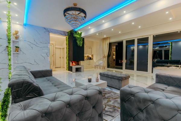 The photo shows the Luxury Villa House with Private Pool, Jacuzzi & Sauna- Sarajevo Trebevic located in the city of Petrovići.