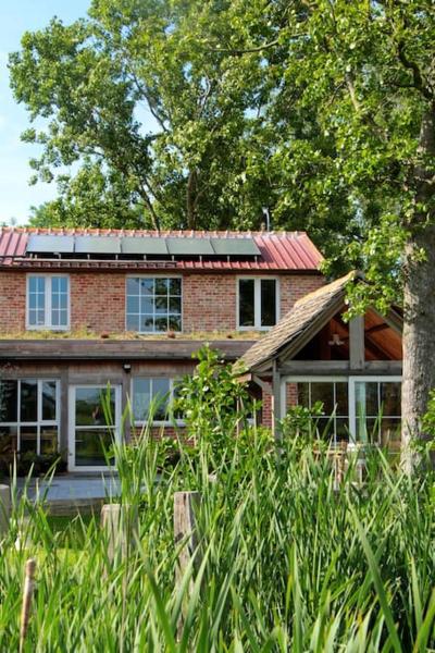 A la foto es mostra l'objecte den overkant situat a la ciutat de Schore.