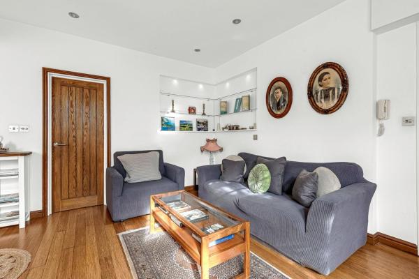 Kuva 3: Chic & Central One Bed Flat