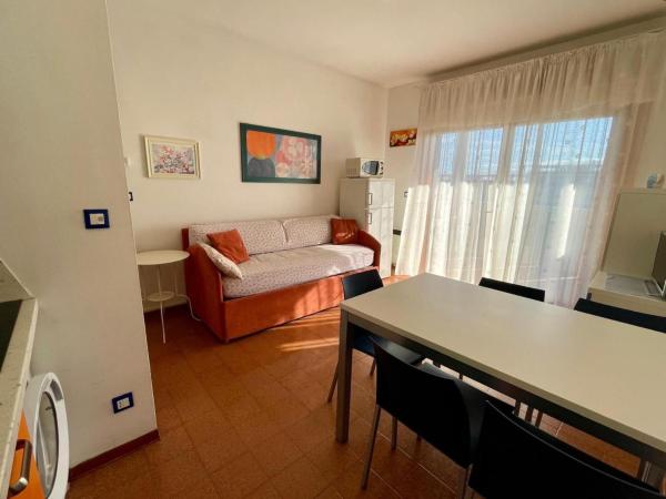 Bild 5: Flat with partial sea view